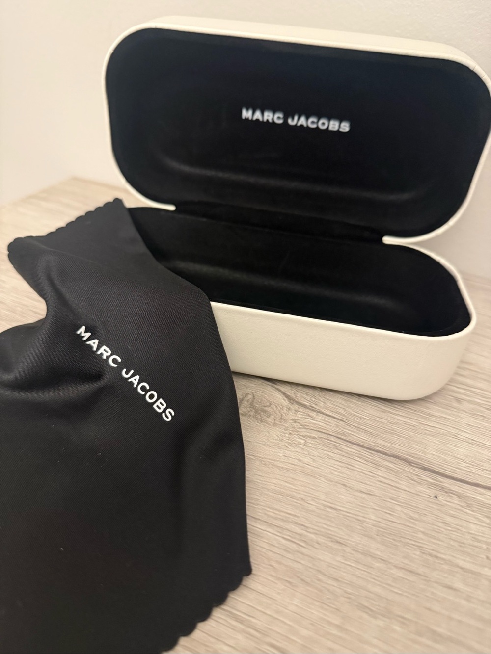 Marc Jacobs Sunglasses Case with Cloth